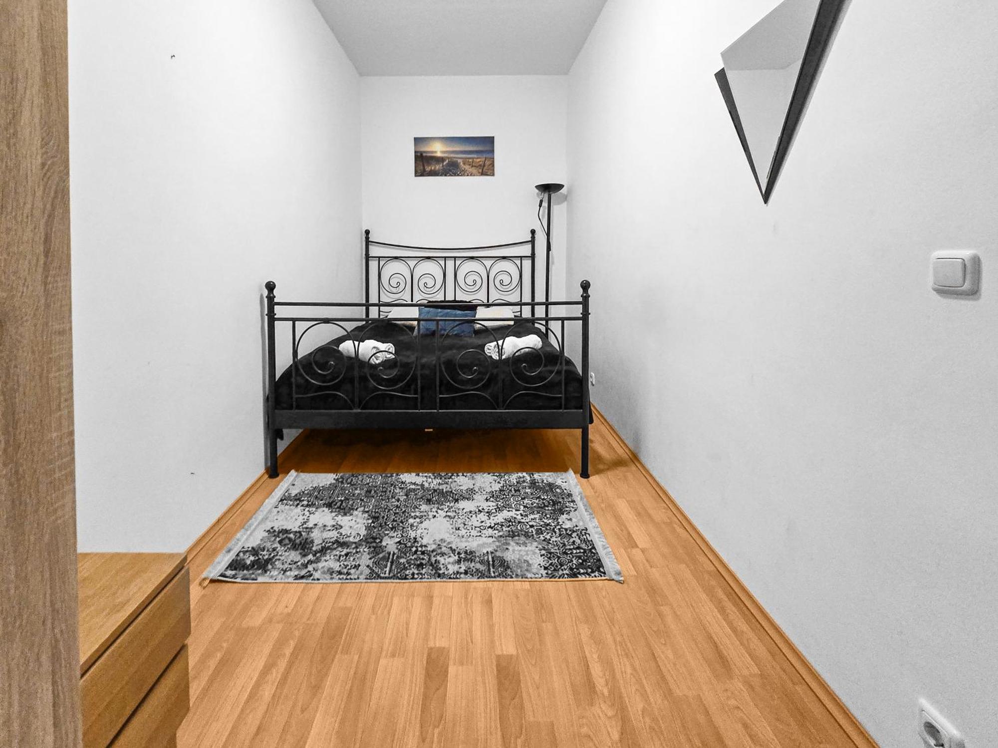 Modern Three-Bedroom, Triple King Beds Відень Екстер'єр фото