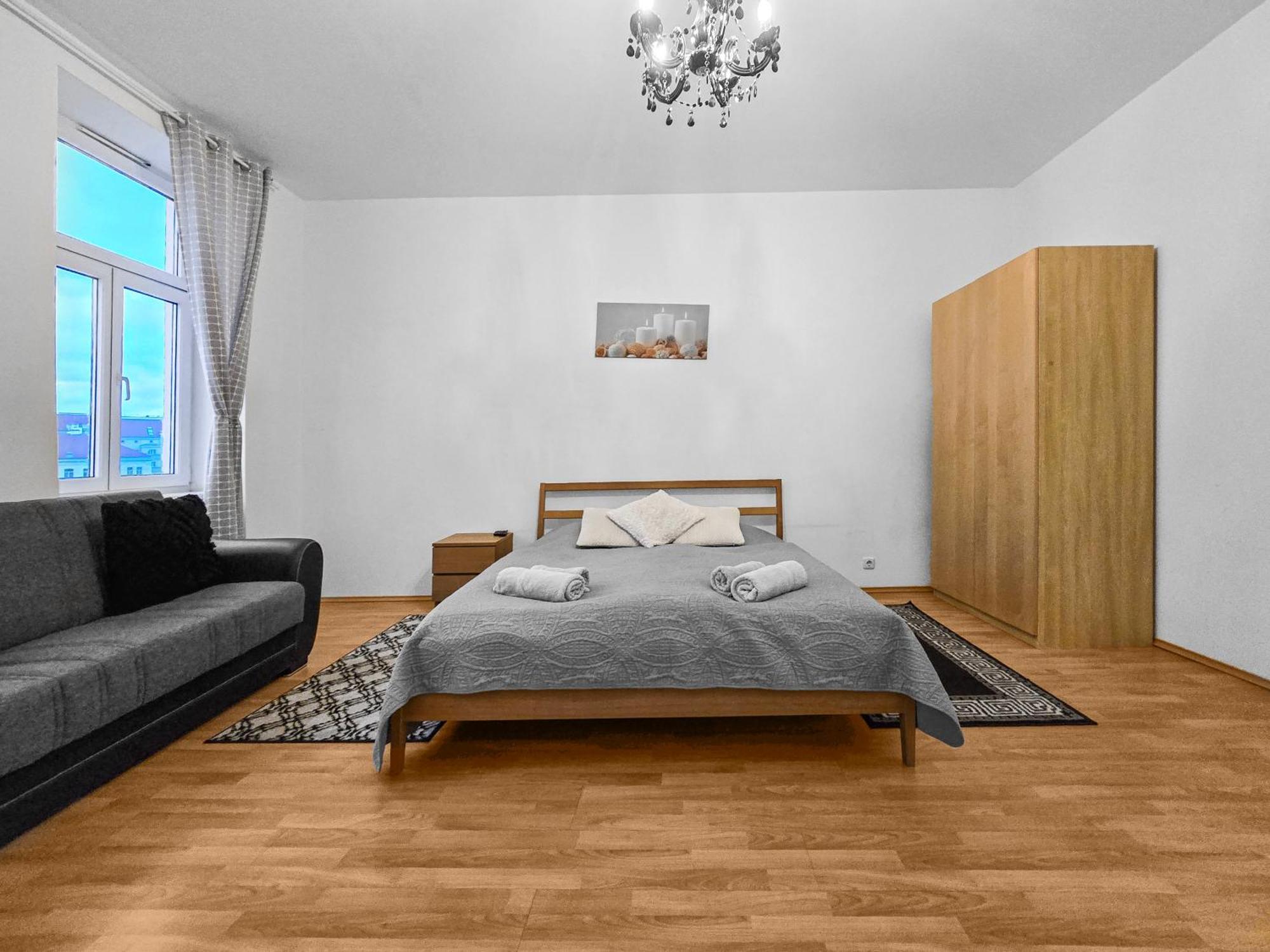 Modern Three-Bedroom, Triple King Beds Відень Екстер'єр фото