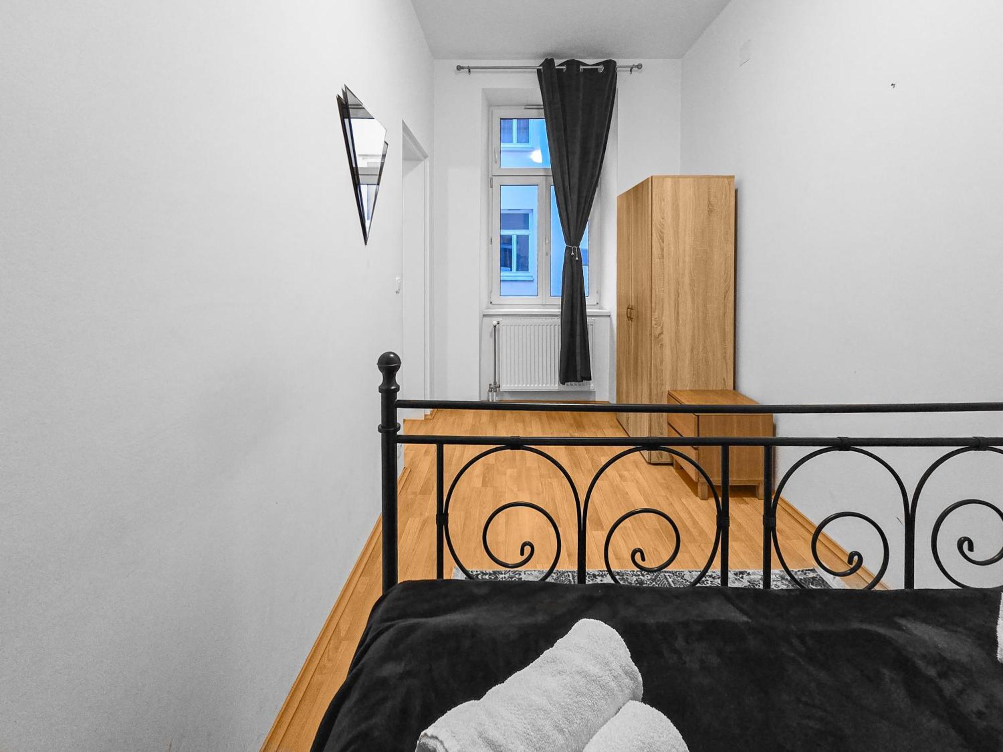 Modern Three-Bedroom, Triple King Beds Відень Екстер'єр фото